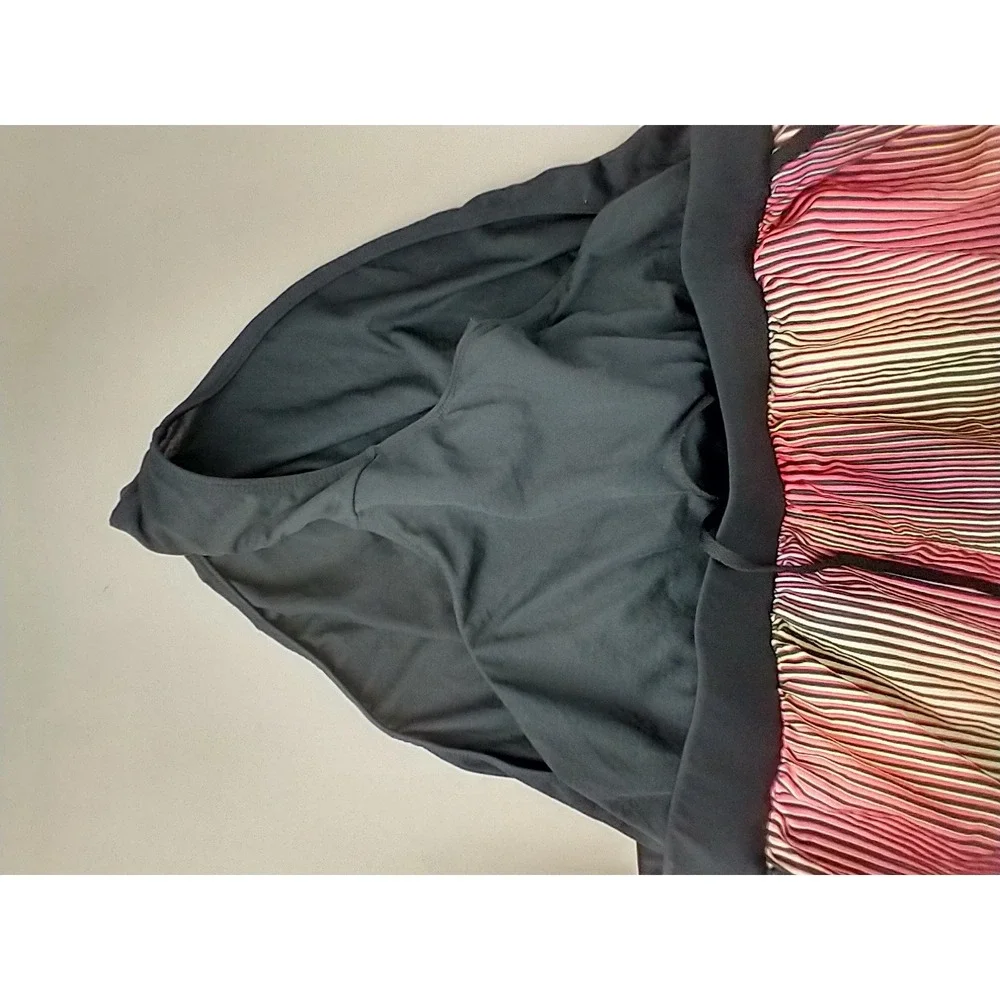 Under Armour HeatGear Women 1X Pink Black Striped Lined Running Shorts‎ Loose